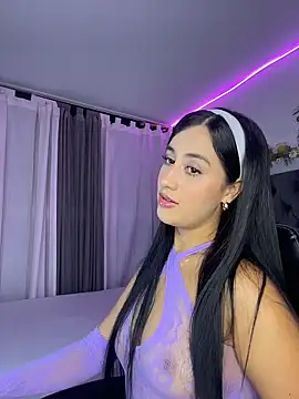 Snapshot of Amiirra_ chatting on November 15, 2025, 10:47 pm Amiirra online show from November 15, 2025, 10:47 pm