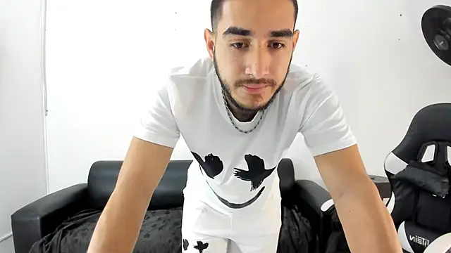 Snapshot of JuanDiegoKing chatting on March 9, 2025, 1:48 pm JuanDiegoKing online show from March 9, 2025, 1:48 pm