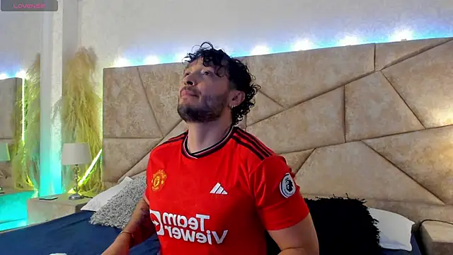 Snapshot of JossAckland chatting on April 15, 2026, 7:29 pm JossAckland online show from April 15, 2026, 7:29 pm