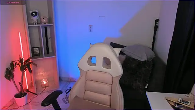 odelei online show from November 12, 2025, 8:51 am