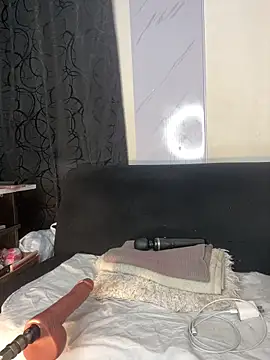 chiquimaturesexy online show from March 18, 2026, 8:32 pm