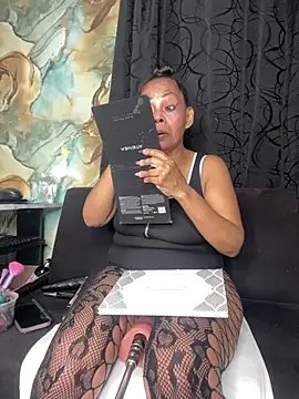 chiquimaturesexy online show from May 26, 2026, 11:03 pm