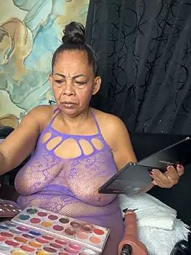 chiquimaturesexy online show from May 25, 2026, 11:36 pm