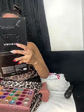 chiquimaturesexy online show from February 3, 2026, 9:42 pm