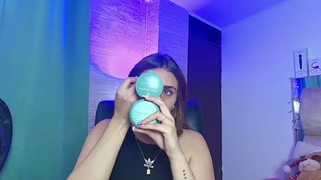 dakota Robbins  online show from November 23, 2025, 6:40 pm