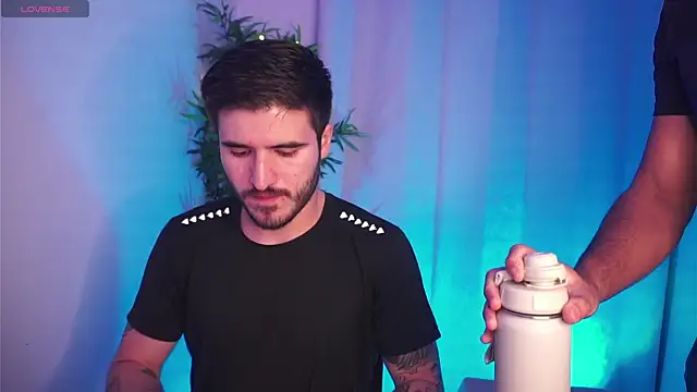 Tony Wylie online show from December 17, 2025, 10:48 pm