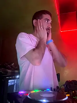 Snapshot of djtimka chatting on November 25, 2025, 7:14 pm djtimka online show from November 25, 2025, 7:14 pm