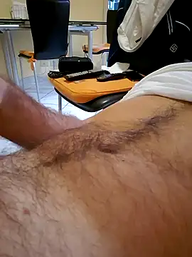 Snapshot of 1talianBeutifulCock chatting on January 7, 2025, 10:55 am 1talianBeutifulCock online show from January 7, 2025, 10:55 am
