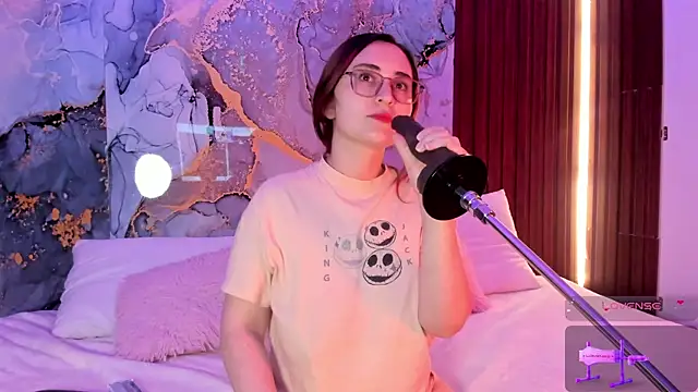 centaurigirl online show from October 18, 2025, 3:41 am