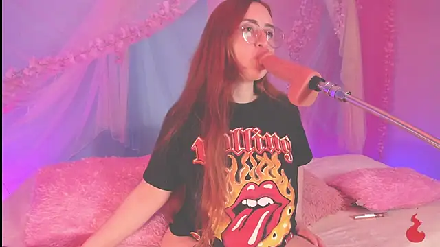 centaurigirl online show from May 17, 2026, 5:18 am