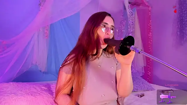 centaurigirl online show from April 26, 2026, 4:32 am