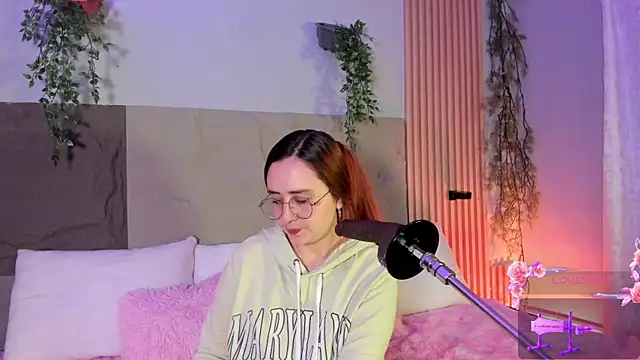 Snapshot of centaurigirl chatting on April 10, 2026, 4:30 am centaurigirl online show from April 10, 2026, 4:30 am