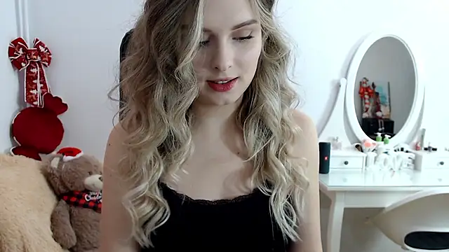 Snapshot of _sweettreat chatting on December 14, 2024, 1:06 am  sweettreat online show from December 14, 2024, 1:06 am