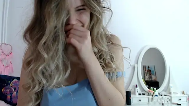 Snapshot of _sweettreat chatting on December 2, 2024, 4:59 am  sweettreat online show from December 2, 2024, 4:59 am