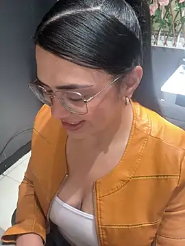 Emily Russo  online show from January 24, 2025, 3:24 pm