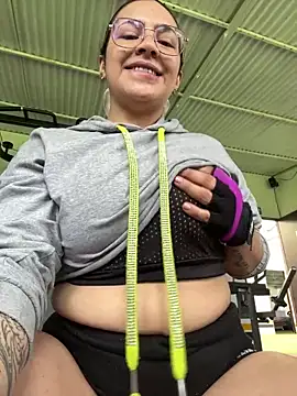 Emily Russo  online show from December 29, 2024, 4:40 pm