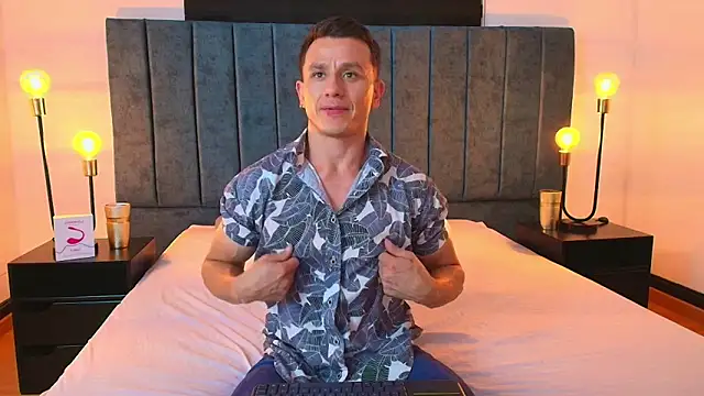 Snapshot of Andrewfalcon chatting on February 13, 2025, 6:59 pm Andrewfalcon online show from February 13, 2025, 6:59 pm