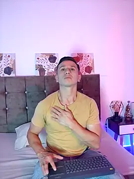 Snapshot of Andrewfalcon chatting on September 24, 2025, 7:31 pm Andrewfalcon online show from September 24, 2025, 7:31 pm