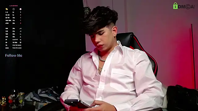 LyleBennett  online show from October 31, 2025, 11:18 am