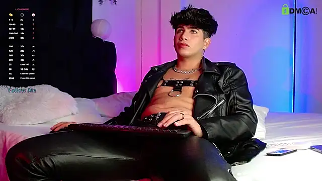 LyleBennett  online show from October 21, 2025, 10:36 am