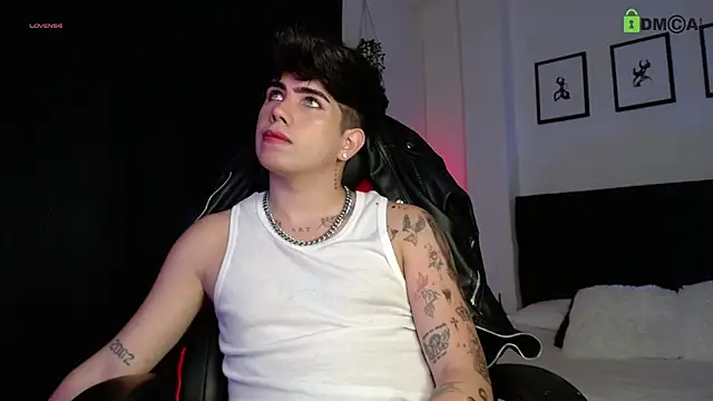 Snapshot of LyleBennett_ chatting on March 6, 2026, 10:54 am LyleBennett online show from March 6, 2026, 10:54 am