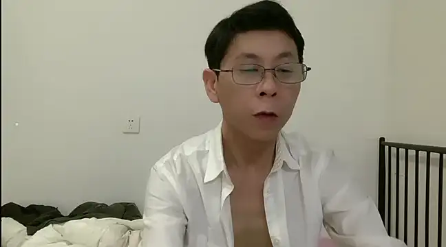 Snapshot of TGH521 chatting on January 8, 2025, 3:51 am TGH521 online show from January 8, 2025, 3:51 am