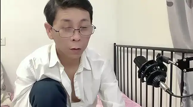 Snapshot of TGH521 chatting on January 10, 2025, 4:12 am TGH521 online show from January 10, 2025, 4:12 am