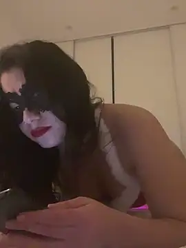 Snapshot of LindaCrouz chatting on December 13, 2024, 12:20 am LindaCrouz online show from December 13, 2024, 12:20 am