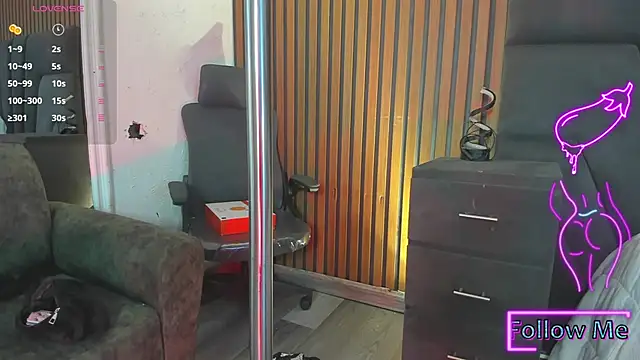 AlliceRosero online show from April 24, 2026, 5:42 am