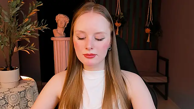 VivienLeeigh online show from November 14, 2025, 3:05 pm