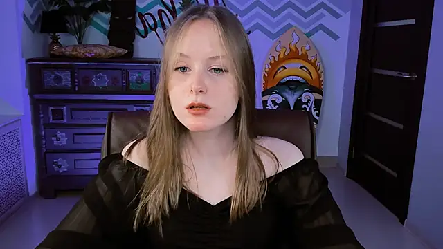 VivienLeeigh online show from March 12, 2025, 1:08 pm