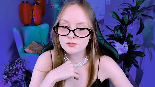 VivienLeeigh online show from September 23, 2025, 1:07 pm