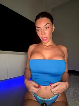 krissiswrld- online show from November 13, 2025, 4:11 pm