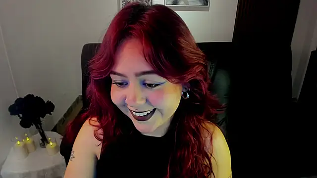 Snapshot of crimson_tati_ chatting on October 22, 2025, 4:23 am crimson tati online show from October 22, 2025, 4:23 am