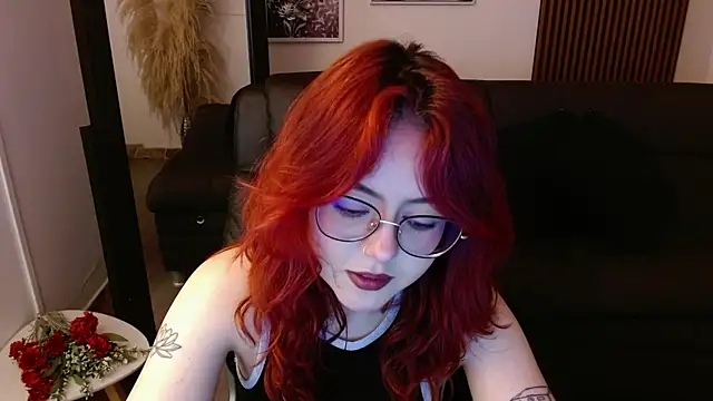 Snapshot of crimson_tati_ chatting on February 21, 2025, 5:24 am crimson tati online show from February 21, 2025, 5:24 am