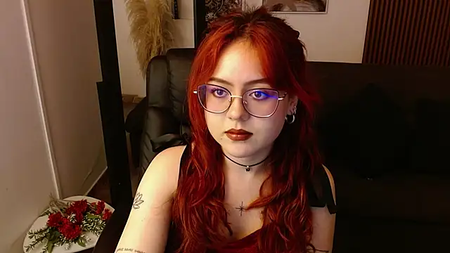 Snapshot of crimson_tati_ chatting on February 19, 2025, 8:12 am crimson tati online show from February 19, 2025, 8:12 am