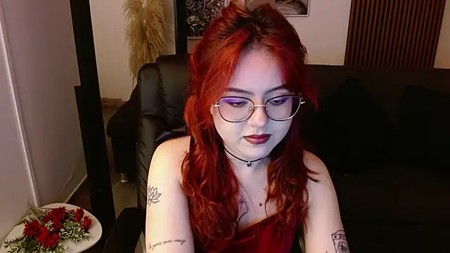 Snapshot of crimson_tati_ chatting on February 19, 2025, 5:05 am crimson tati online show from February 19, 2025, 5:05 am