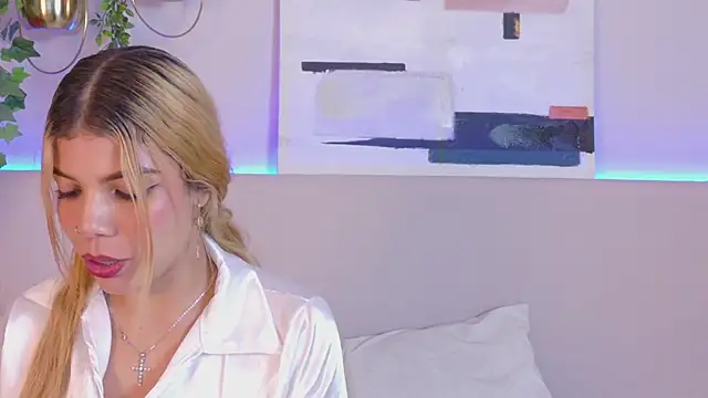 MiaOconner online show from February 8, 2025, 1:33 pm