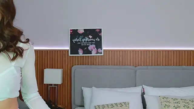 RihannaRose online show from November 18, 2025, 5:05 pm