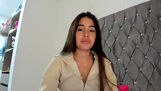 Snapshot of AriaMontgomery chatting on January 4, 2025, 9:32 am AriaMontgomery online show from January 4, 2025, 9:32 am