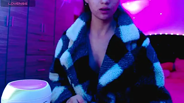 Snapshot of holy_juli chatting on November 10, 2025, 3:44 am holy juli online show from November 10, 2025, 3:44 am