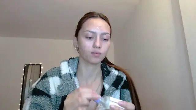 holy juli online show from April 15, 2026, 2:50 am