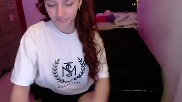 Snapshot of holy_juli chatting on May 25, 2026, 4:12 am holy juli online show from May 25, 2026, 4:12 am