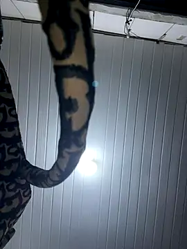 luara1988 online show from December 14, 2025, 11:54 pm