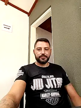 Snapshot of P4uzud4O chatting on March 28, 2026, 11:44 am P4uzud4O online show from March 28, 2026, 11:44 am