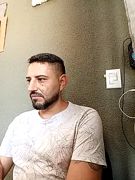 Snapshot of P4uzud4O chatting on April 15, 2026, 1:37 pm P4uzud4O online show from April 15, 2026, 1:37 pm