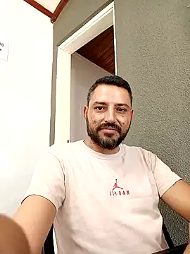 Snapshot of P4uzud4O chatting on March 29, 2026, 1:35 pm P4uzud4O online show from March 29, 2026, 1:35 pm