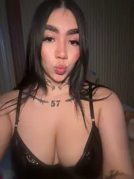 Snapshot of Nickiiiii chatting on February 3, 2026, 6:22 am Nickiiiii online show from February 3, 2026, 6:22 am