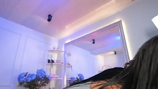 elasummer online show from March 11, 2026, 12:32 pm