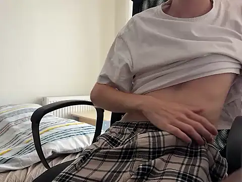 simoneqq online show from September 30, 2025, 11:27 am